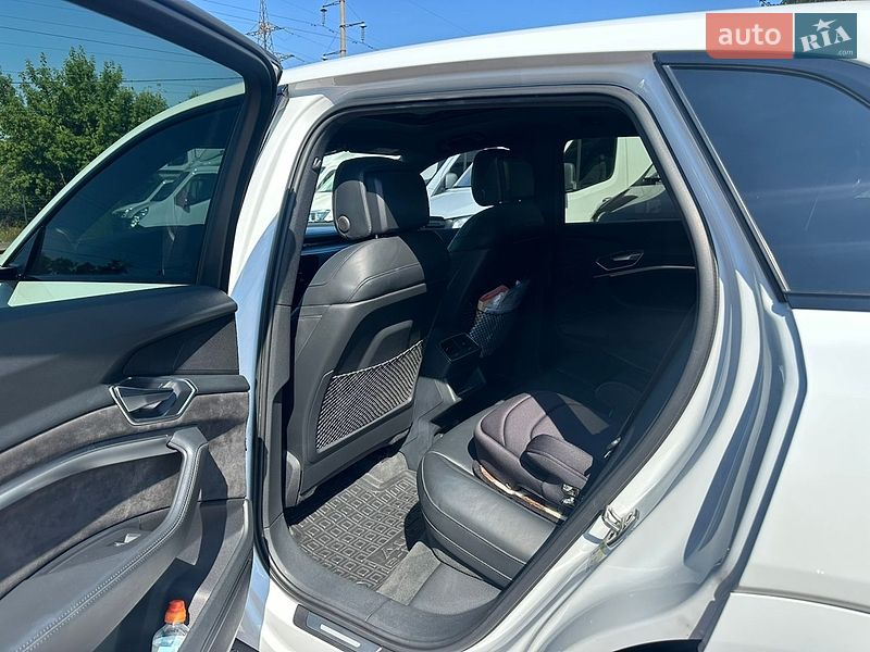 Внедорожник / Кроссовер Audi e-tron 2019 в Ровно