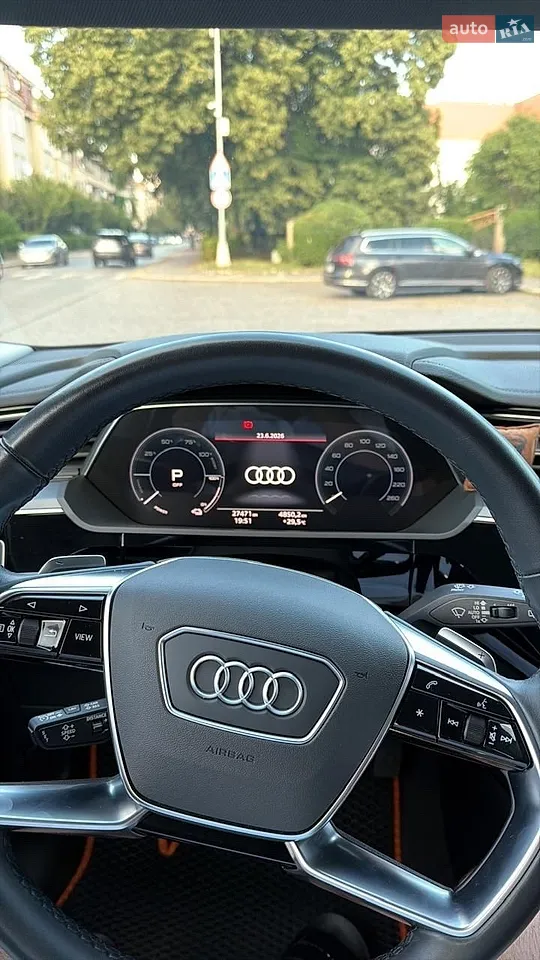 2022 Audi e-tron - мініатюра 2