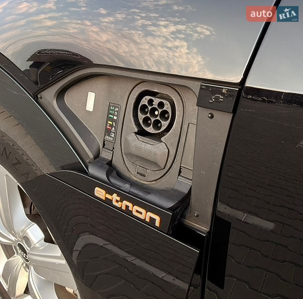 Внедорожник / Кроссовер Audi e-tron 2021 в Киеве
