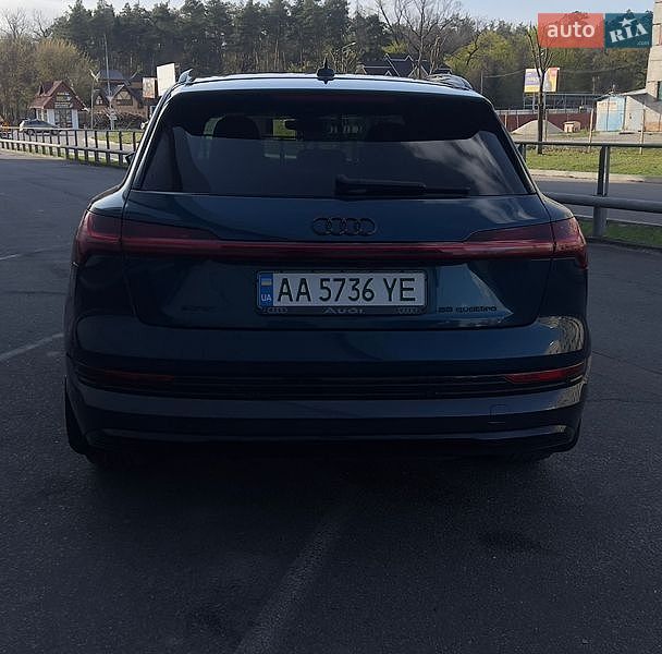 Позашляховик / Кросовер Audi e-tron 2019 в Києві