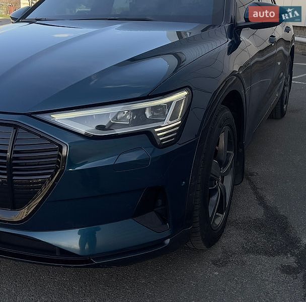 Позашляховик / Кросовер Audi e-tron 2019 в Києві