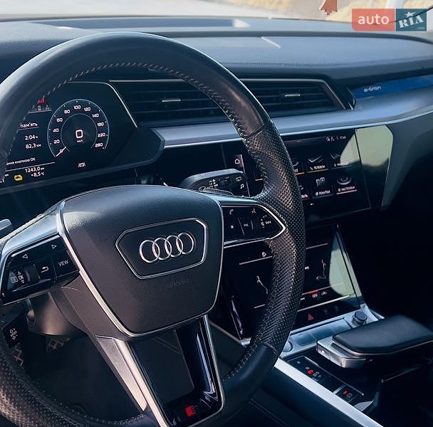 Позашляховик / Кросовер Audi e-tron 2019 в Києві