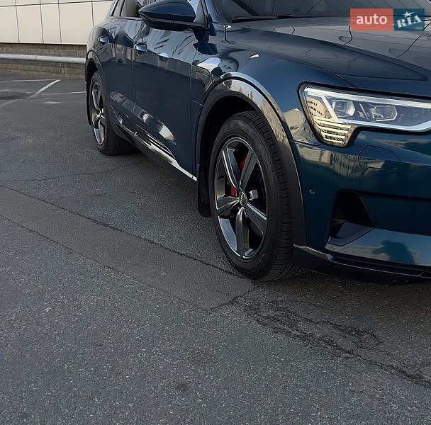 Позашляховик / Кросовер Audi e-tron 2019 в Києві