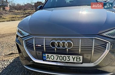 Audi e-tron  2022