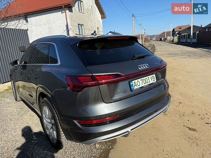 Внедорожник / Кроссовер Audi e-tron 2022 в Ужгороде