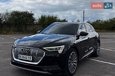Позашляховик / Кросовер Audi e-tron 2019 в Рівному
