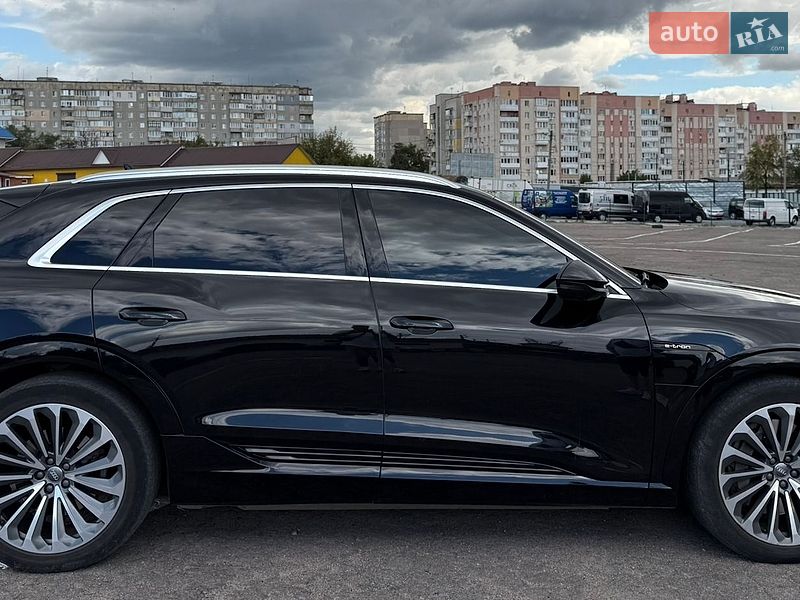 Позашляховик / Кросовер Audi e-tron 2019 в Рівному