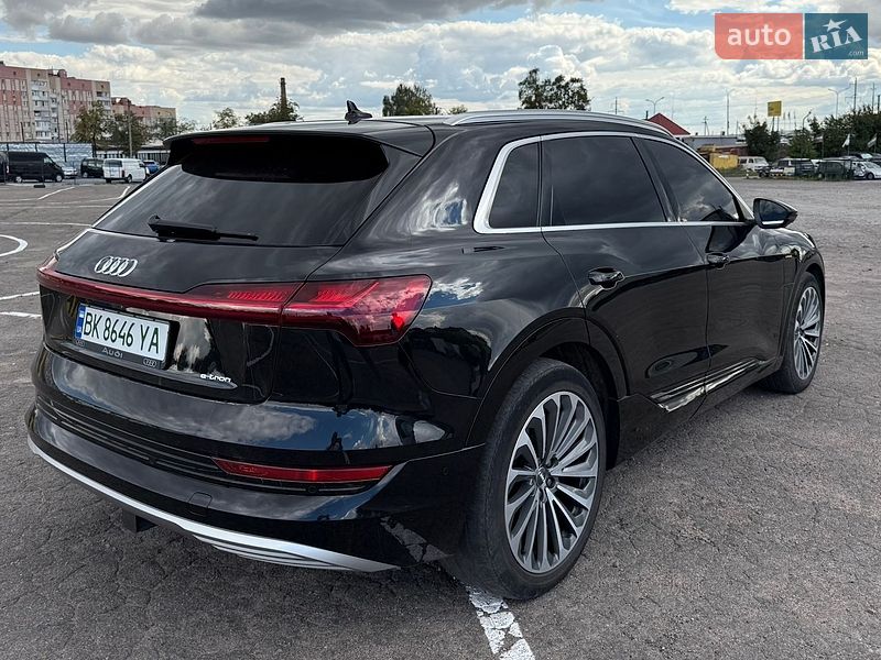 Позашляховик / Кросовер Audi e-tron 2019 в Рівному