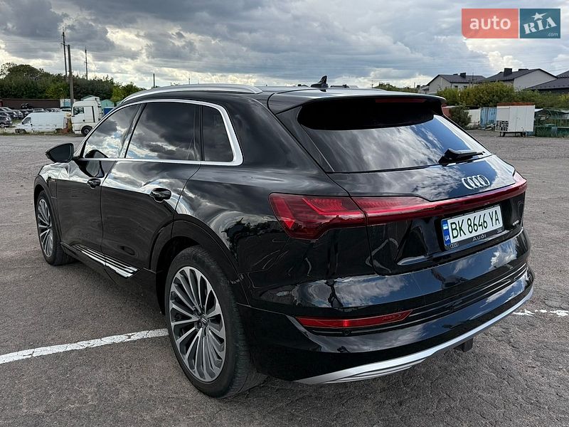 Позашляховик / Кросовер Audi e-tron 2019 в Рівному