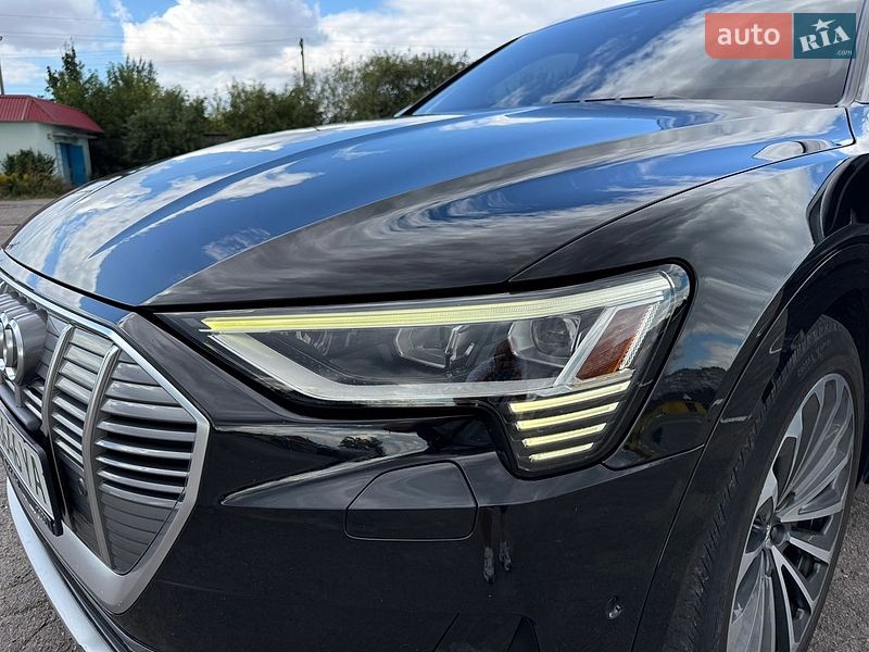 Позашляховик / Кросовер Audi e-tron 2019 в Рівному
