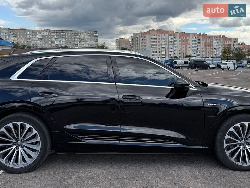 Позашляховик / Кросовер Audi e-tron 2019 в Рівному