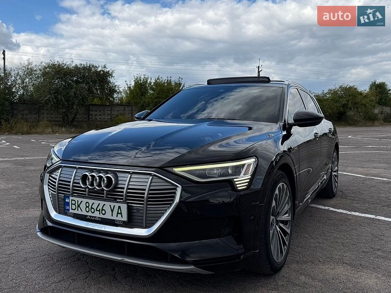 Позашляховик / Кросовер Audi e-tron 2019 в Рівному