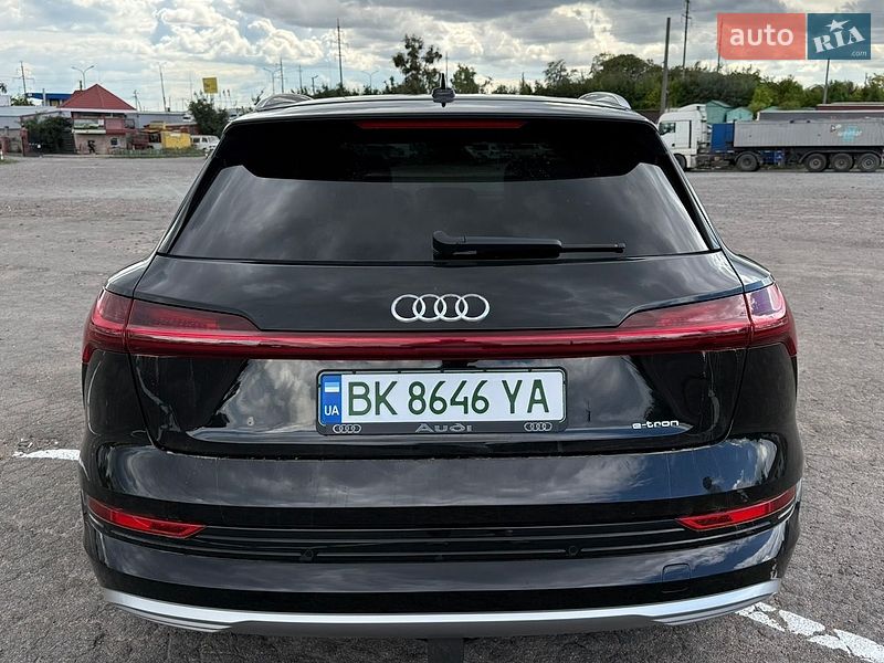 Позашляховик / Кросовер Audi e-tron 2019 в Рівному