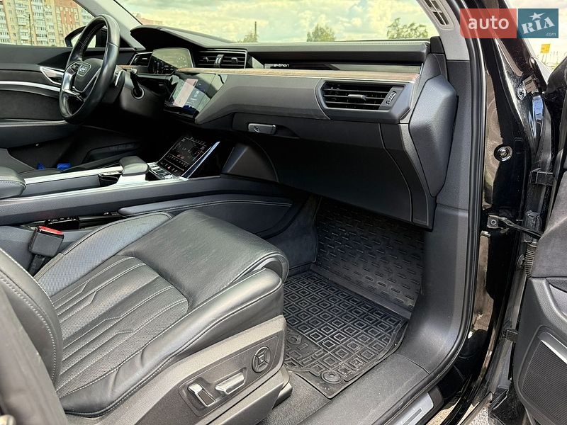 Позашляховик / Кросовер Audi e-tron 2019 в Рівному