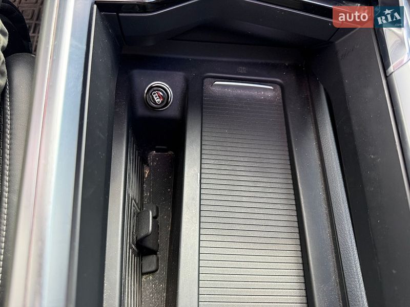 Позашляховик / Кросовер Audi e-tron 2019 в Рівному