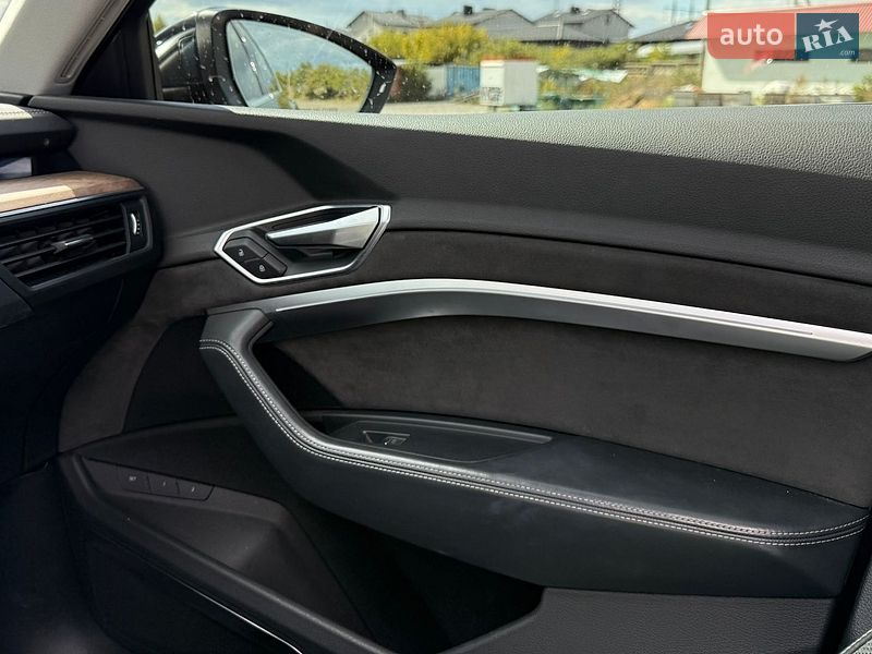 Позашляховик / Кросовер Audi e-tron 2019 в Рівному