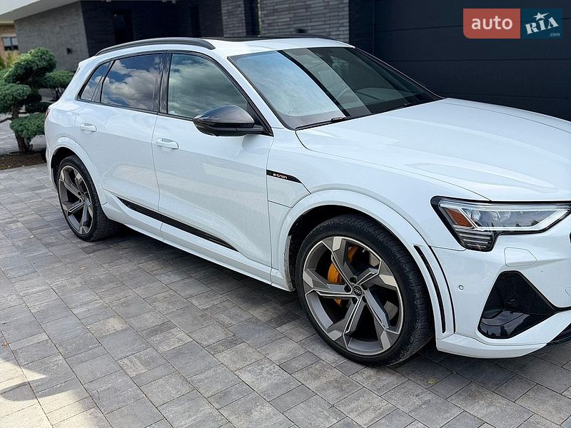 Audi e-tron 2022