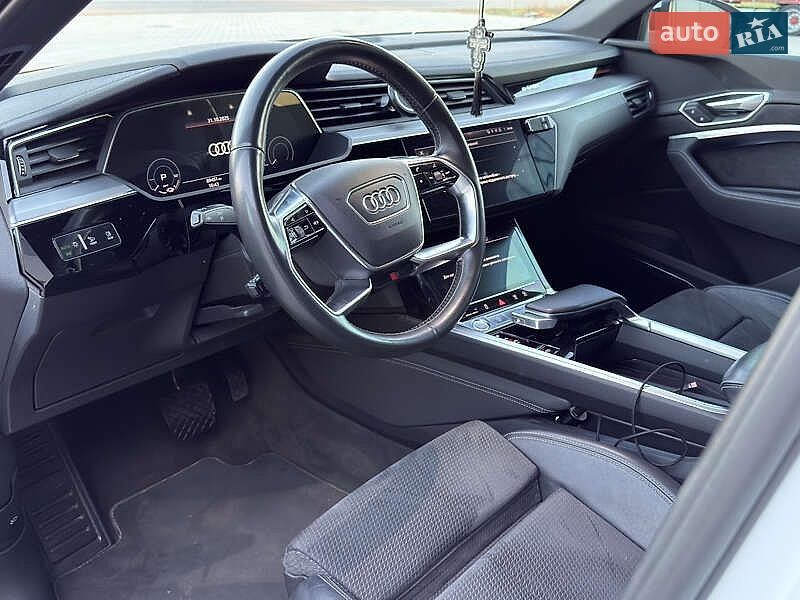 Внедорожник / Кроссовер Audi e-tron 2020 в Киеве фото 13 Внедорожник / Кроссовер Audi e-tron 2020 в Киеве