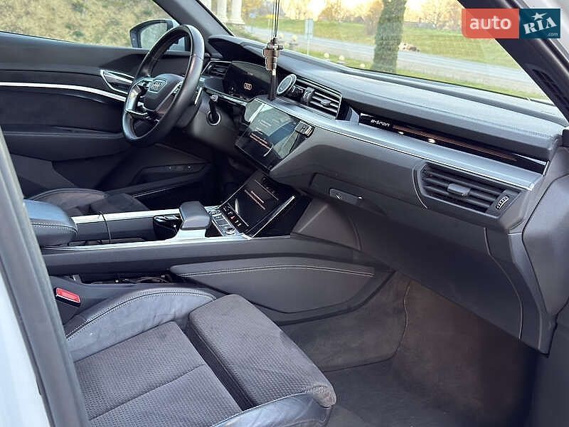 Внедорожник / Кроссовер Audi e-tron 2020 в Киеве фото 14 Внедорожник / Кроссовер Audi e-tron 2020 в Киеве