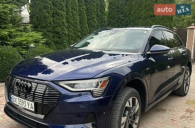 Audi e-tron  2022