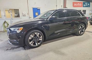 Audi e-tron  2021