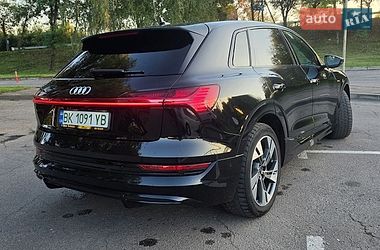 Внедорожник / Кроссовер Audi e-tron 2021 в Ровно