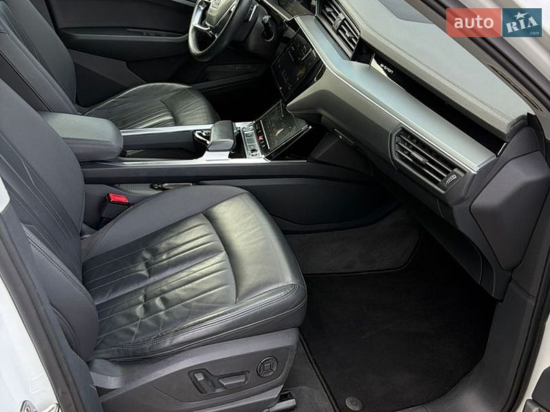 Позашляховик / Кросовер Audi e-tron 2019 в Чернівцях