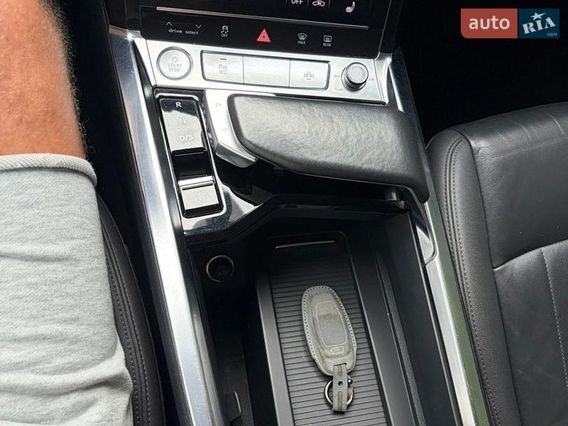 Позашляховик / Кросовер Audi e-tron 2019 в Чернівцях