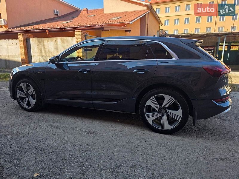 Внедорожник / Кроссовер Audi e-tron 2019 в Надворной