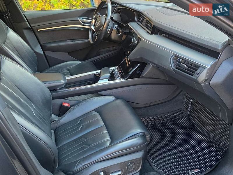Внедорожник / Кроссовер Audi e-tron 2019 в Надворной