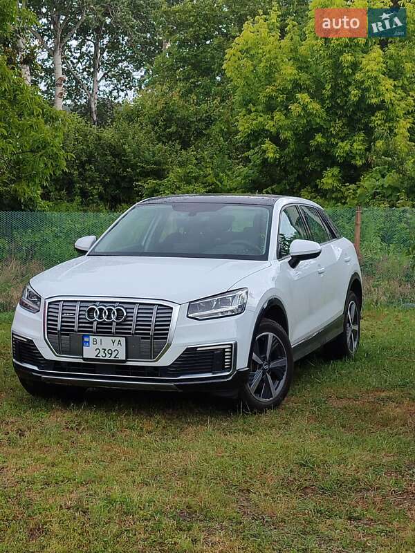 Audi Q2L e-tron