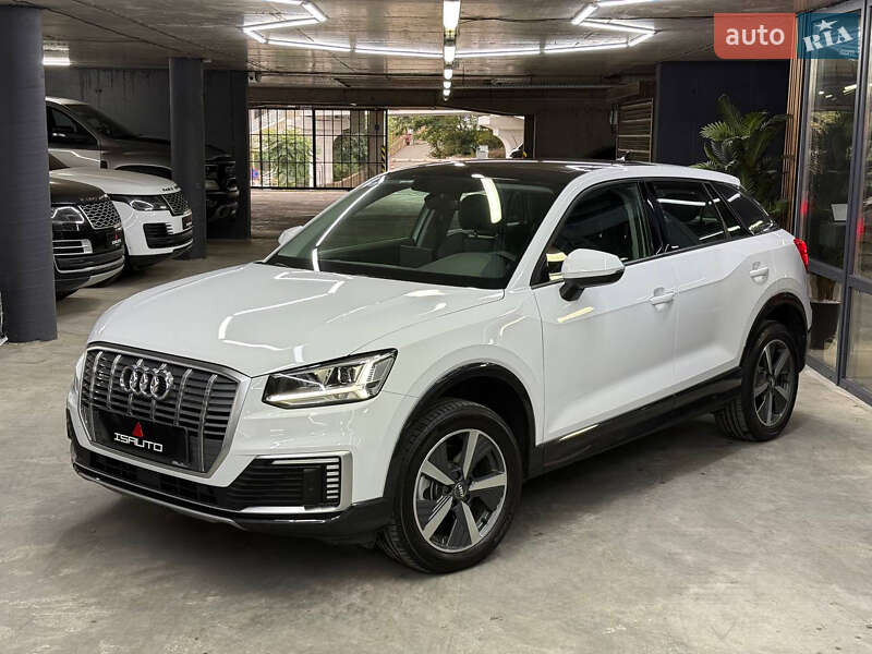 Audi Q2L e-tron