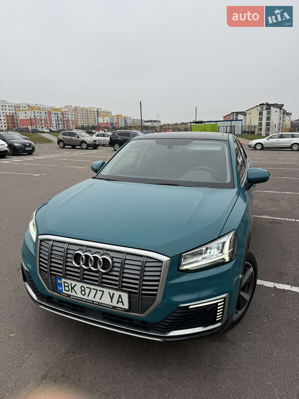 Audi Q2L e-tron
