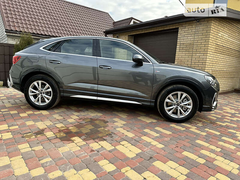 Внедорожник / Кроссовер Audi Q3 Sportback