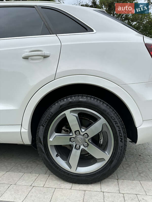 Внедорожник / Кроссовер Audi Q3 2014 в Львове
