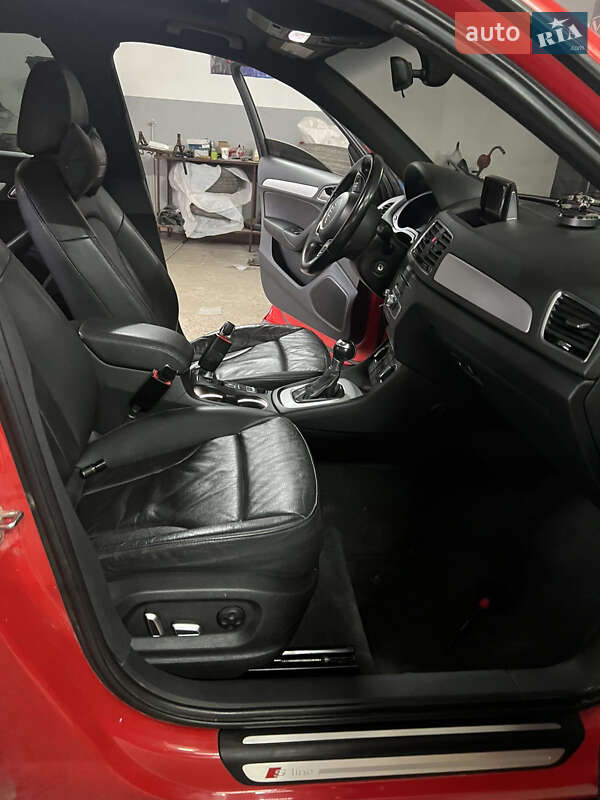 Внедорожник / Кроссовер Audi Q3 2017 в Золочеве