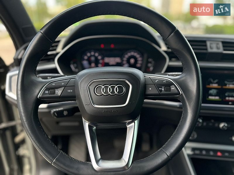 Внедорожник / Кроссовер Audi Q3 2020 в Киеве