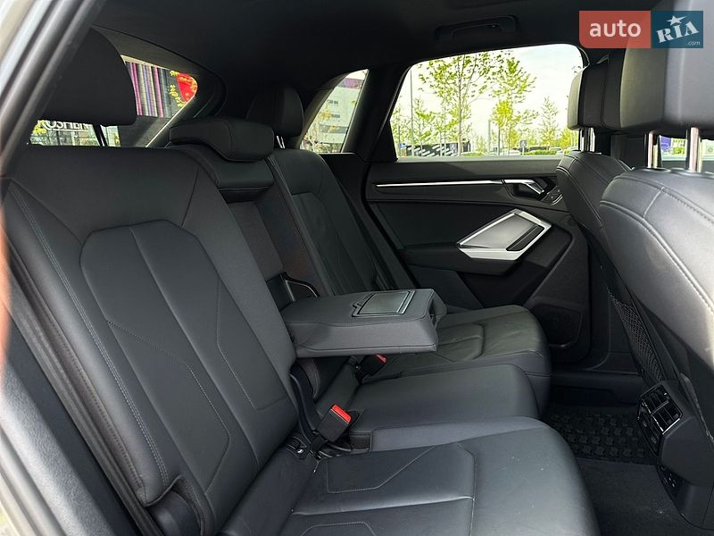 Внедорожник / Кроссовер Audi Q3 2020 в Киеве