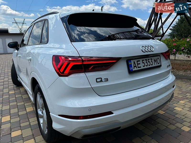 Внедорожник / Кроссовер Audi Q3 2024 в Днепре