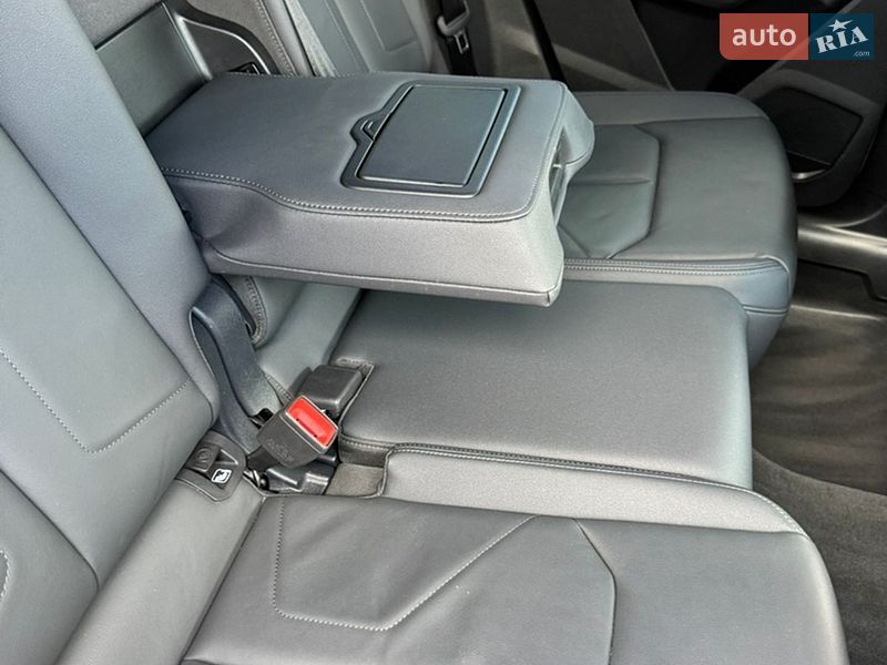 Внедорожник / Кроссовер Audi Q3 2024 в Днепре