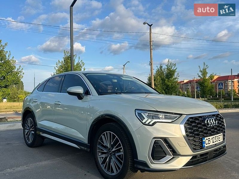 Внедорожник / Кроссовер Audi Q3 2021 в Киеве