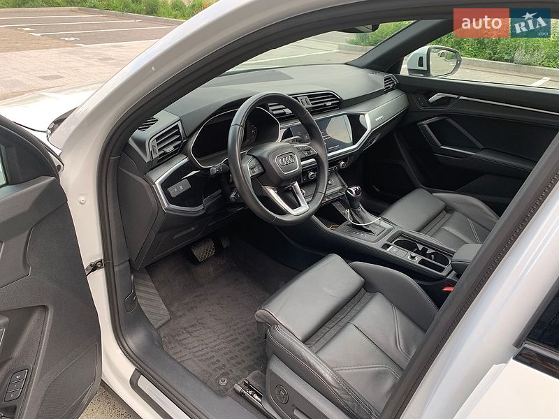 Внедорожник / Кроссовер Audi Q3 2023 в Киеве