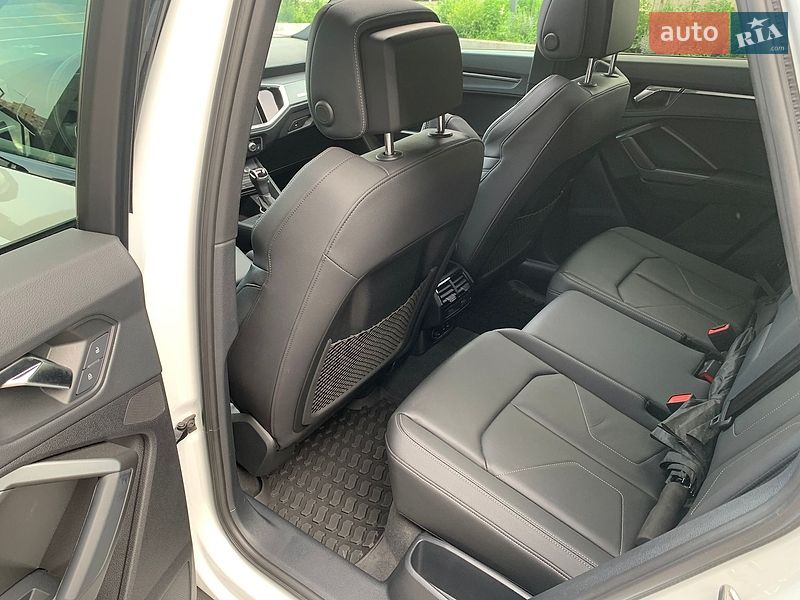 Внедорожник / Кроссовер Audi Q3 2023 в Киеве