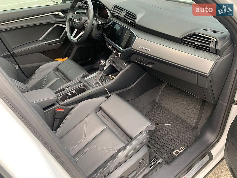 Внедорожник / Кроссовер Audi Q3 2023 в Киеве