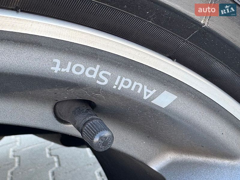 Внедорожник / Кроссовер Audi Q3 2023 в Киеве