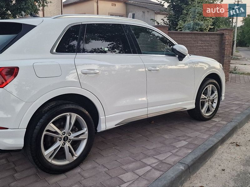 Внедорожник / Кроссовер Audi Q3 2021 в Львове