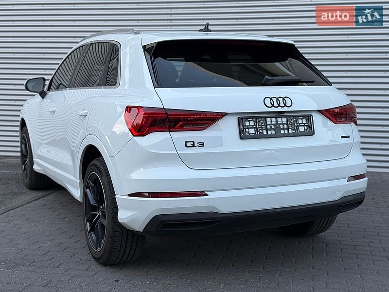 Внедорожник / Кроссовер Audi Q3 2019 в Ровно