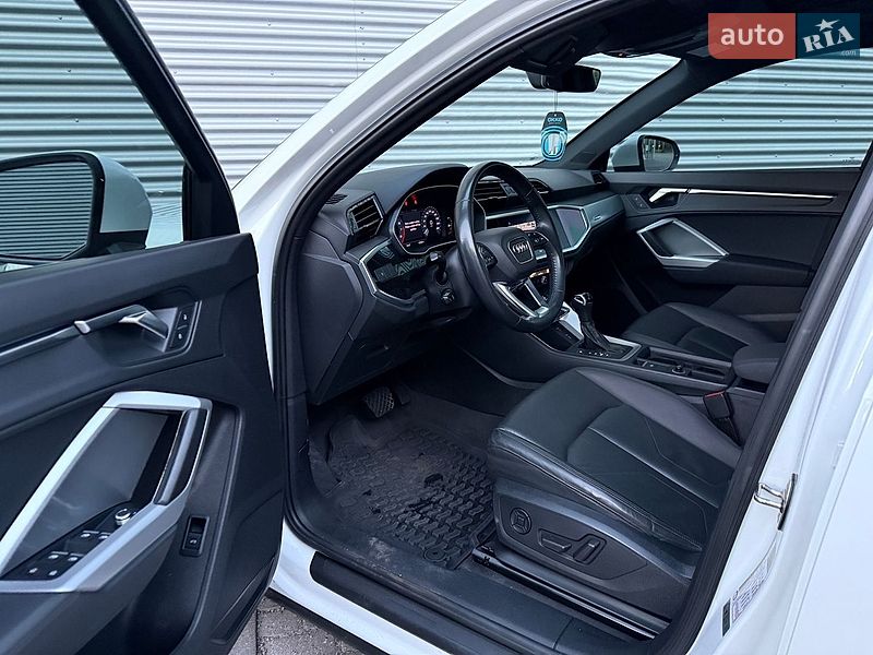 Внедорожник / Кроссовер Audi Q3 2019 в Ровно