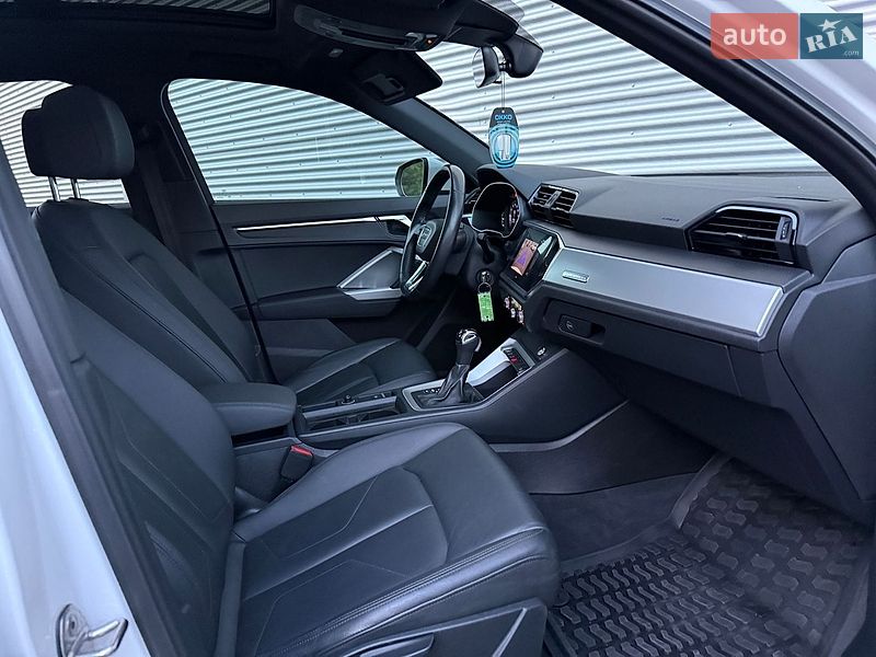Внедорожник / Кроссовер Audi Q3 2019 в Ровно