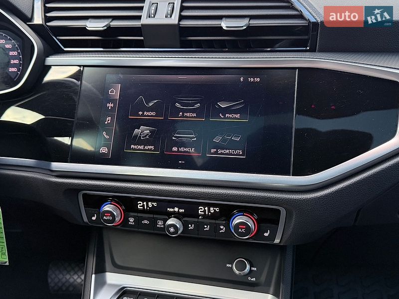 Внедорожник / Кроссовер Audi Q3 2019 в Ровно